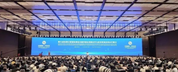 汇全球商机 聚丝路共赢 丝路驼宝荣膺第九届丝博会独家战略合作商旗下品牌,定义全球驼乳新标杆(图1) 汇全球商机 聚丝路共赢 丝路驼宝荣膺第九届丝博会独家战略合作商旗下品牌,定义全球驼乳新标杆(图1)