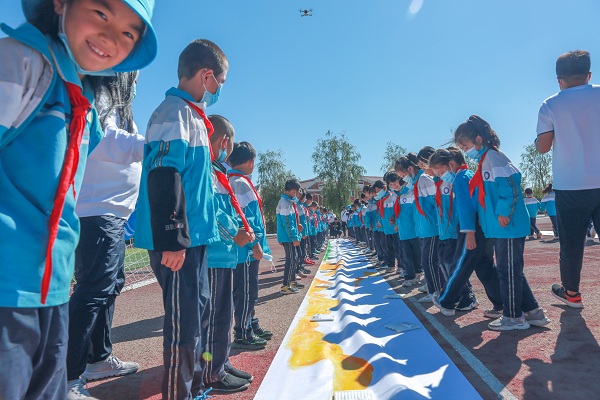 希望有你,新希望乳业荣膺“社会责任突出贡献企业”称号